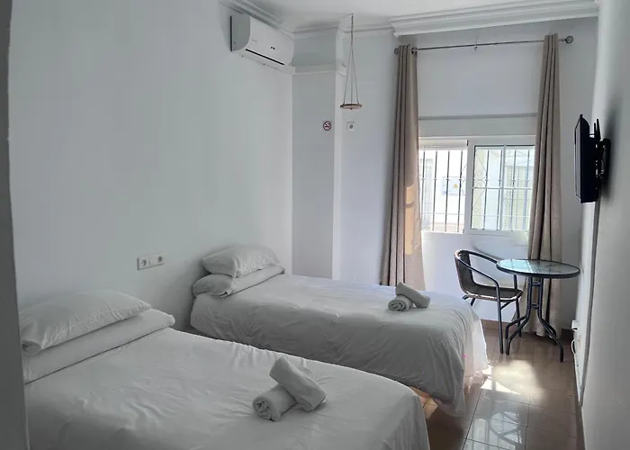 Naim Guest House Nerja